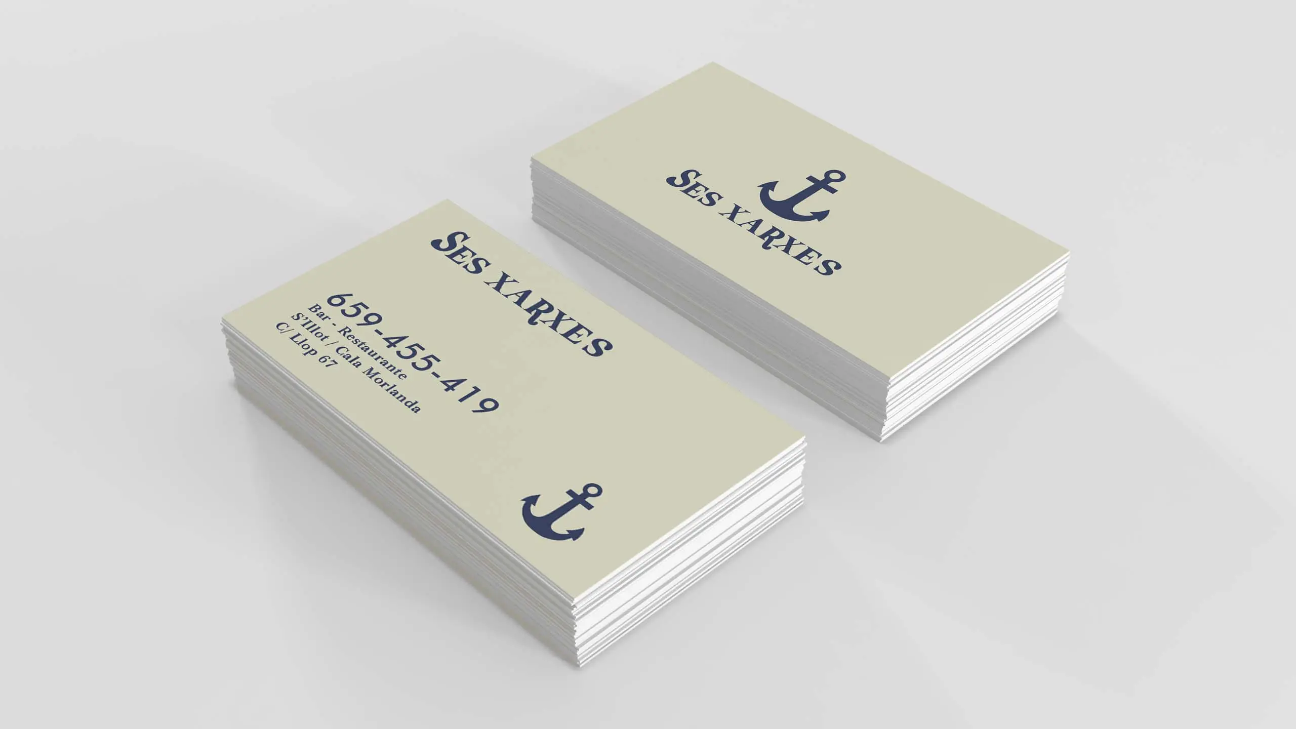 Restaurant business card design, with an elegant and professional approach, highlighting the visual identity and branding of the establishment through a creative and modern design.