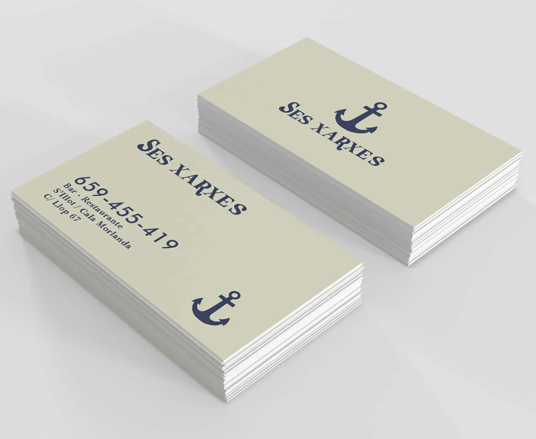 Restaurant business card design, with an elegant and professional approach, highlighting the visual identity and branding of the establishment through a creative and modern design.